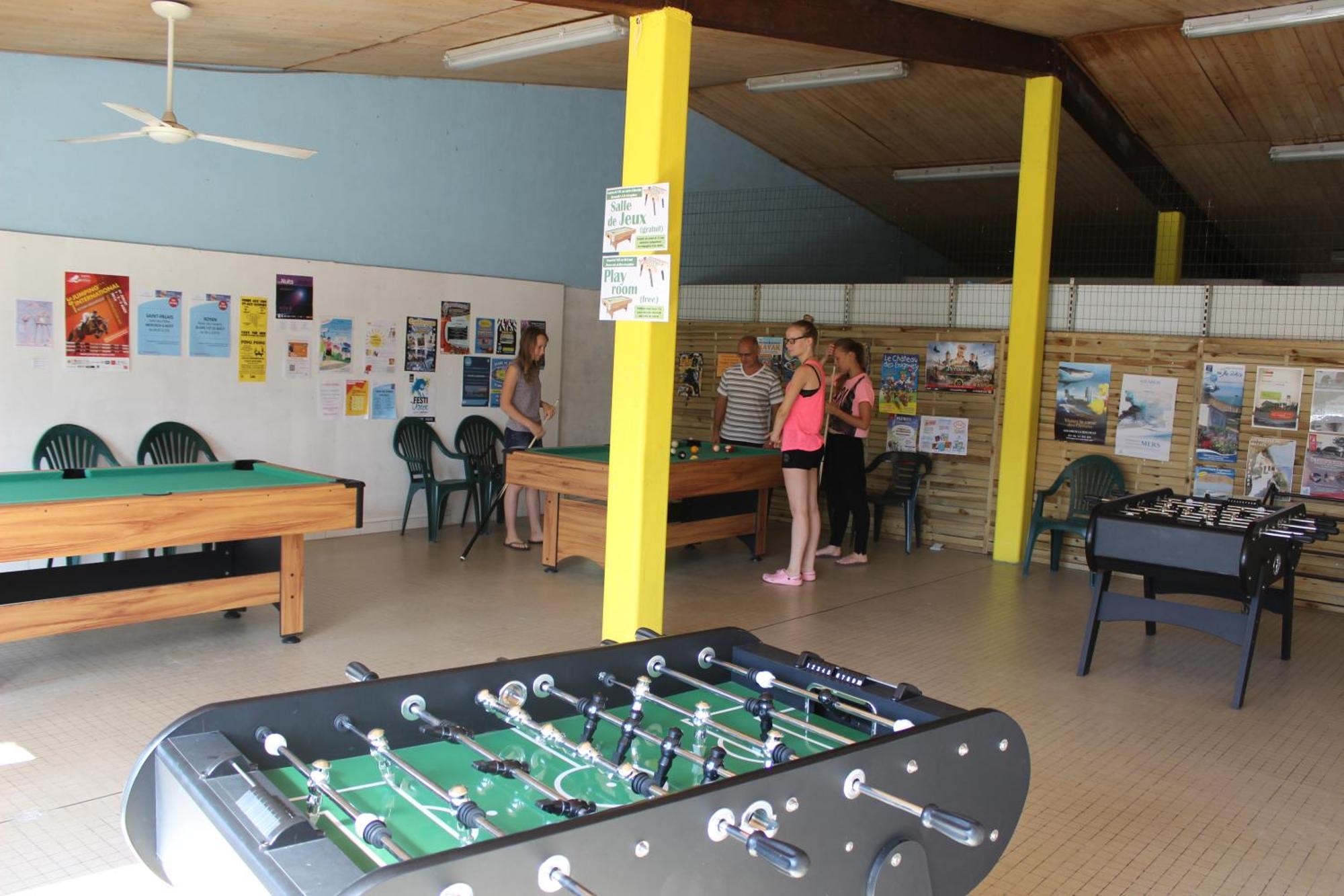 Hotel Camping Le Puits De L'Auture Saint-Palais-sur-Mer Esterno foto
