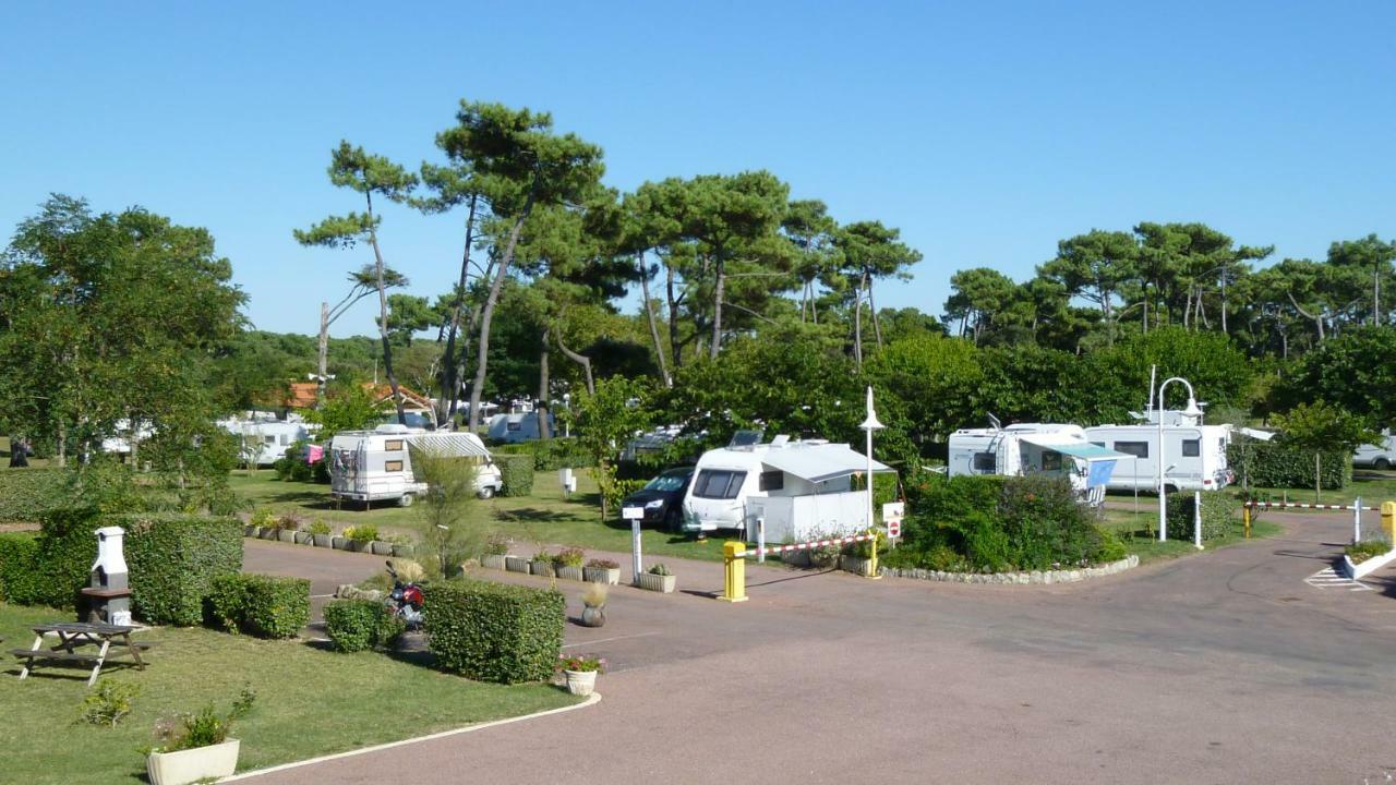 Hotel Camping Le Puits De L'Auture Saint-Palais-sur-Mer Esterno foto